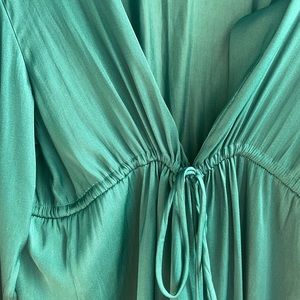 Beautiful Robe (new) Emerald XL (14-16)